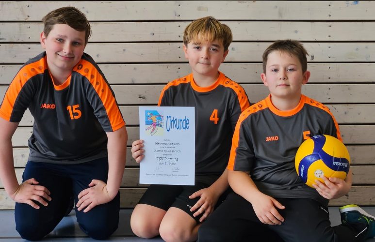 Die männliche U13-Volleyballmannschaft des TSV Plattling schafft die Qualifikation zur Südbayerischen Meisterschaft